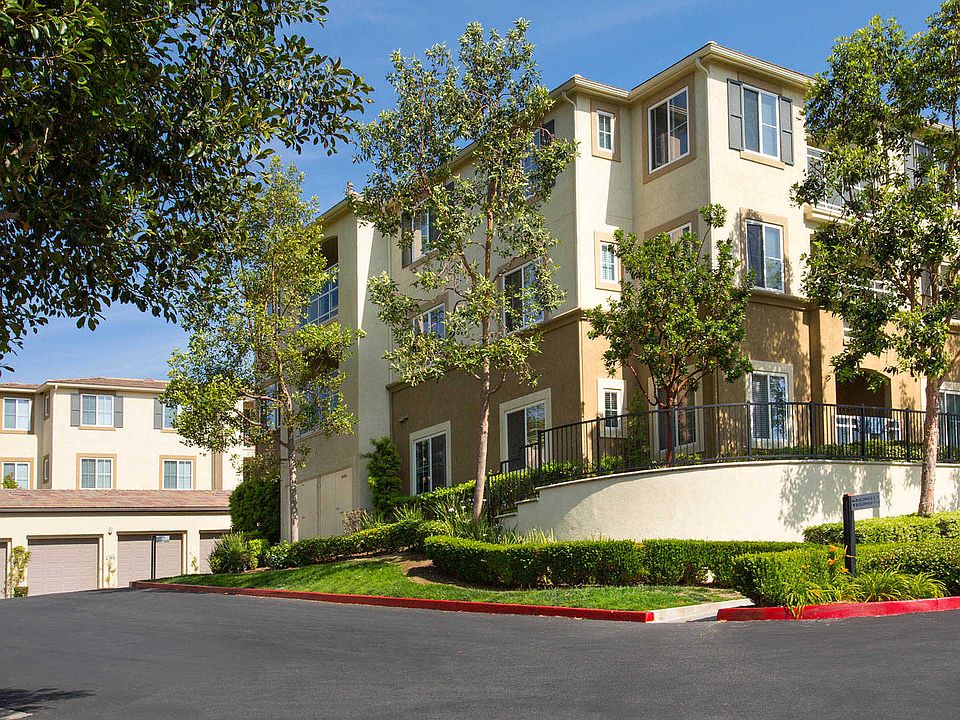 Bella Vista At Warner Ridge Apartments Building