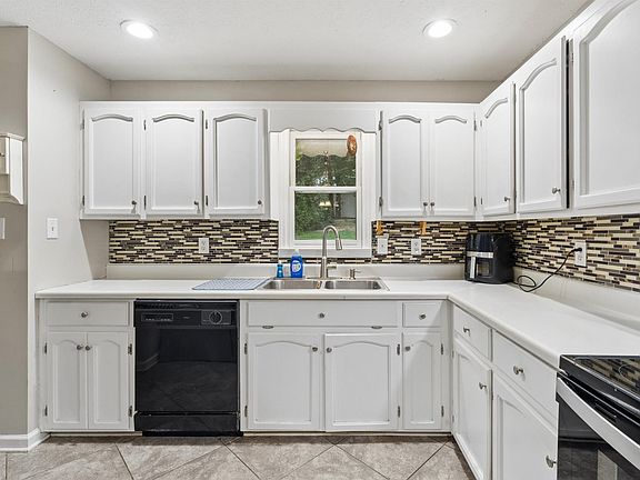4th image of 3215 Berkley Hills Dr W