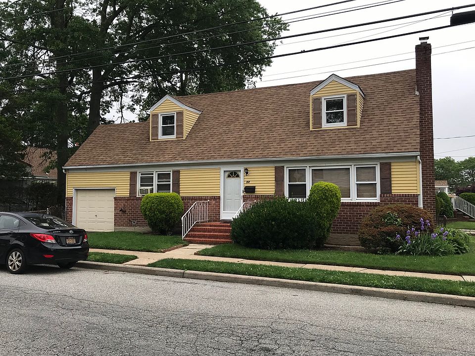 Wide line cape w/att garage