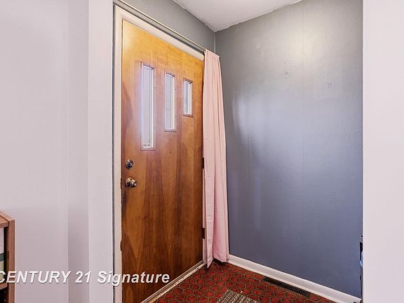 5th image of 2292 Mayfield Rd