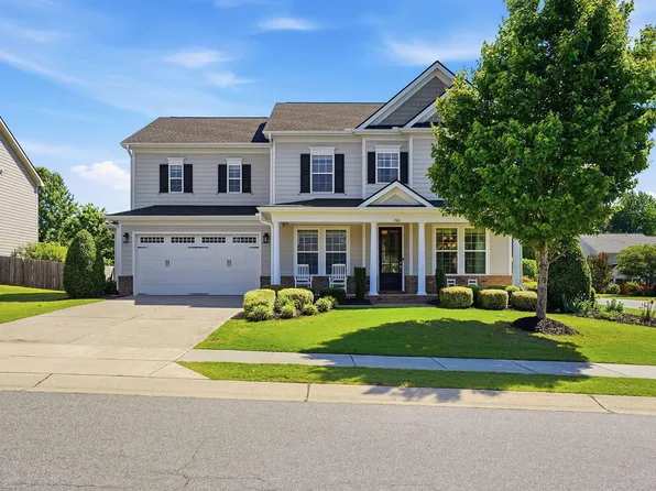768 Kerr Lake Dr, Fuquay Varina, NC 27526