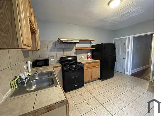 3 bed, 1600 sqft, $1,500 — Photo 2