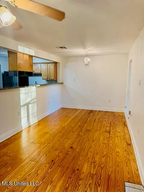 2 bed, 1.5 bath, 1000 sqft, $1,275 — Photo 2