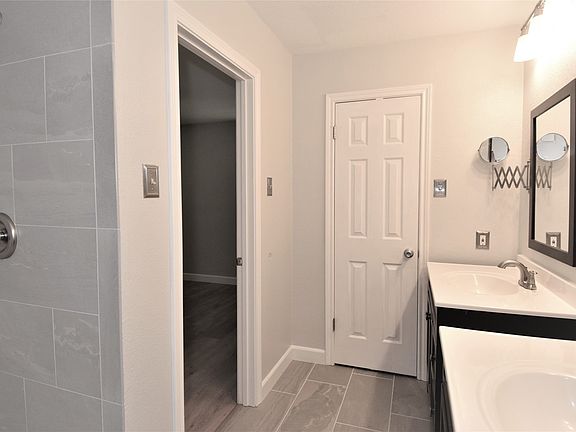 4th image of 16301 Ledgemont Ln APT 176