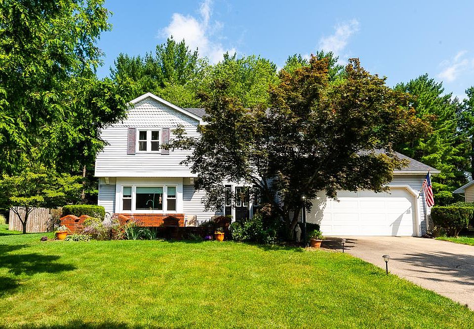 1st image of 17 Oakwood Ln