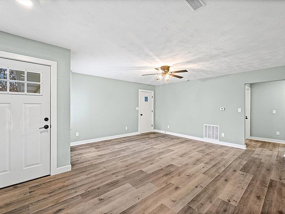 3rd image of 10 E Locust St