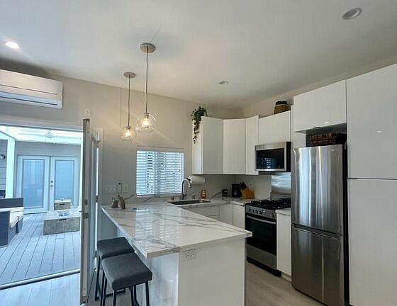 2nd image of 5634 Ventura Canyon Ave