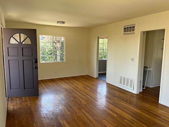 4th image of 862 E Mendocino St
