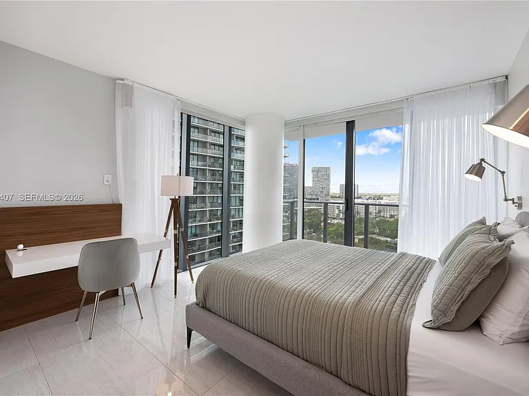 650 NE 32nd St #1501 — Photo 15