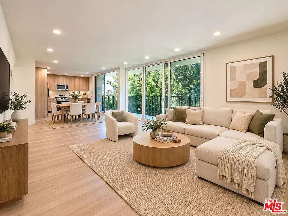 2 bed, 2.0 bath, $5,400 — Photo 4