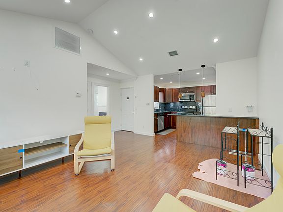 5th image of 1616 SE Green Acres Circle #204