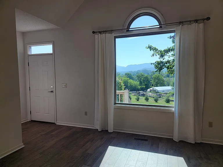 806 Concord Rd — Photo 9