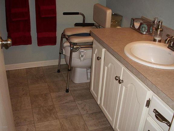 5th image of 1116 Eddie Dr