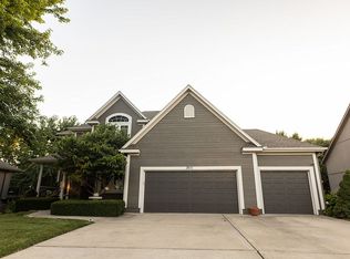 3816 SW Briarwood Dr, Lees Summit, MO 64082