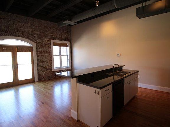 2nd image of 1417 Market St APT 34