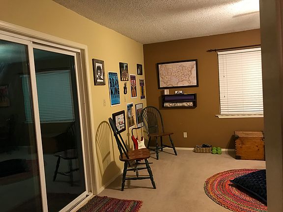 Den / Yoga Room