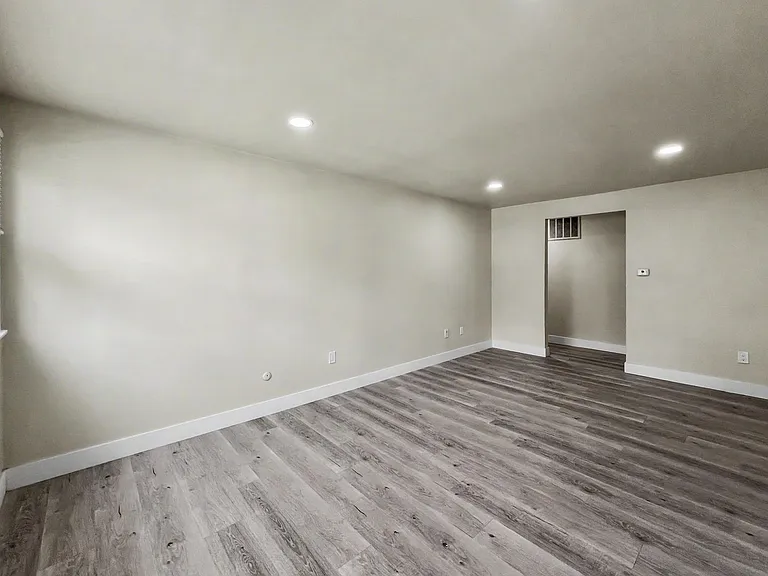 200 E Maple Ave — Photo 41
