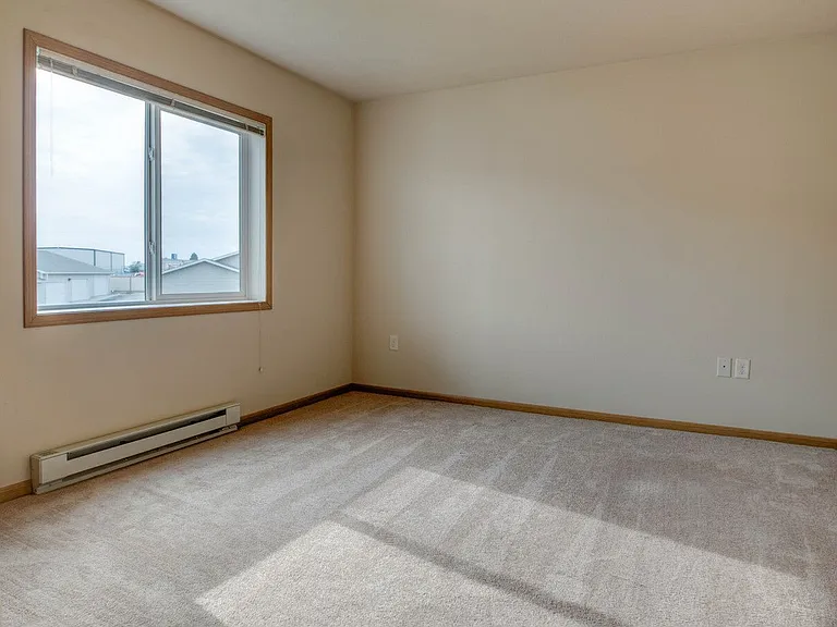 Hawk Pointe Apartments — Photo 19