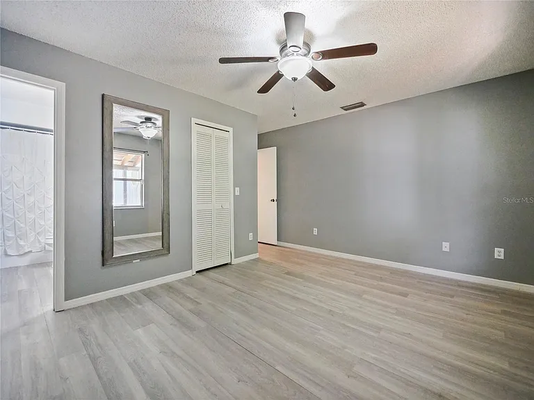 240 Maureen Dr — Photo 8