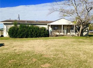910 7th St, Lexington, TX 78947
