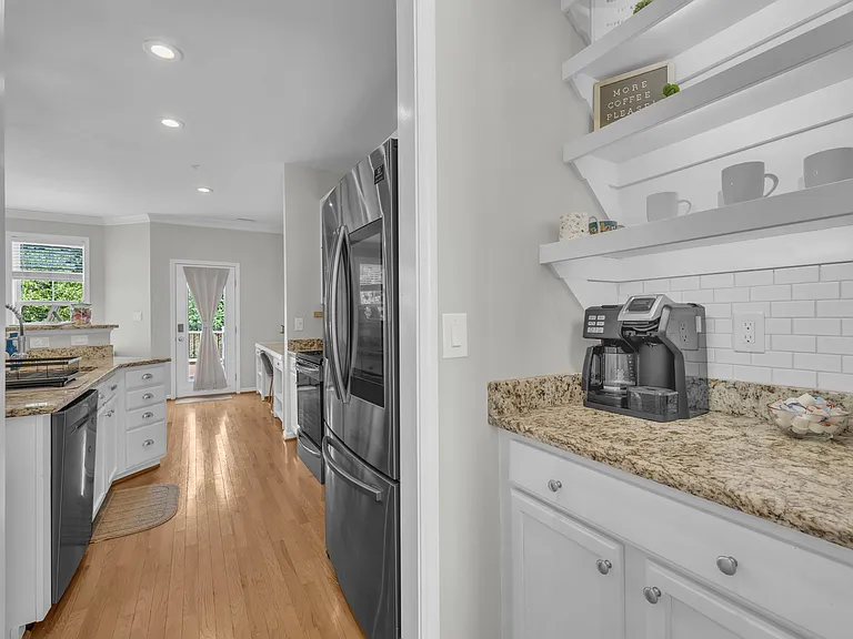 503 Village Loop Dr — Photo 7