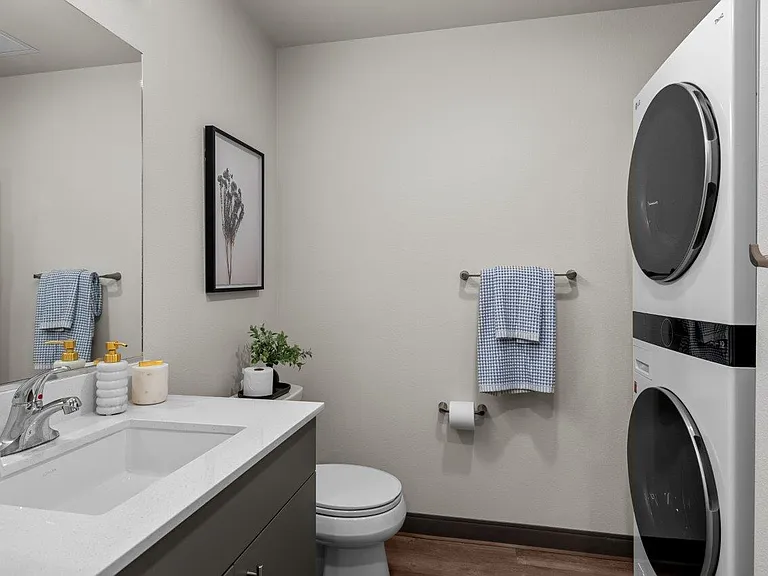 Ironside Apartments — Photo 7
