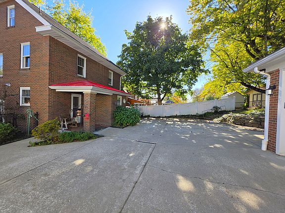 3rd image of 661 E Beau St