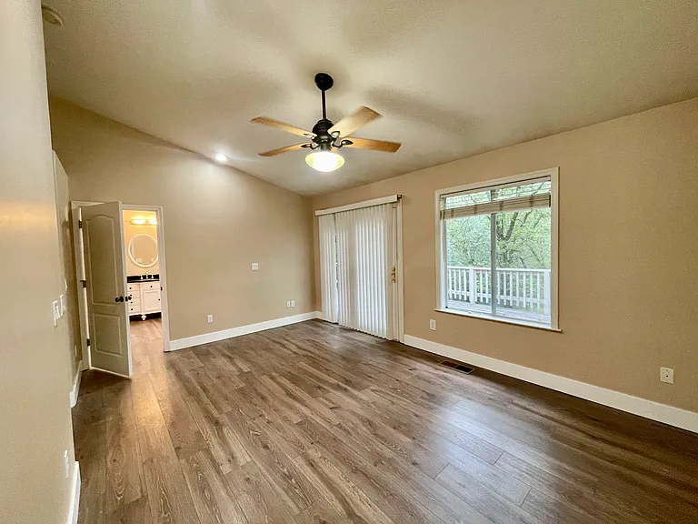 858 Evergreen Ln — Photo 7