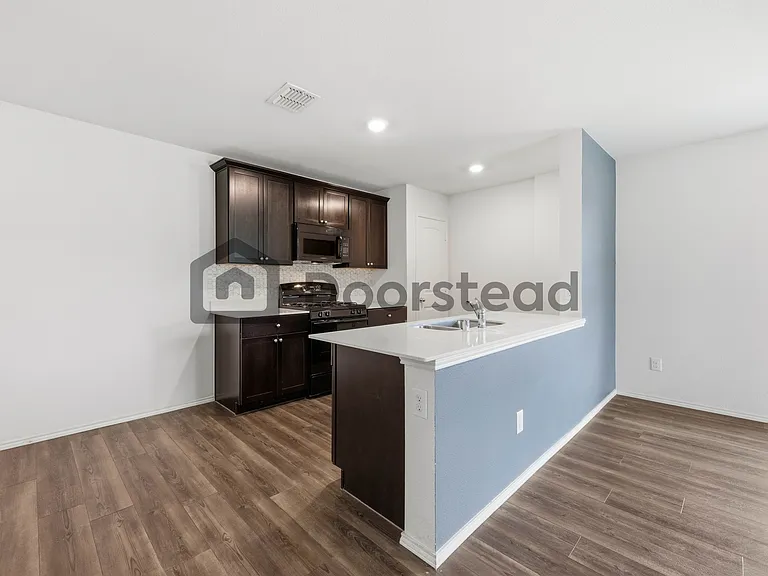 771 Bayonet St — Photo 9