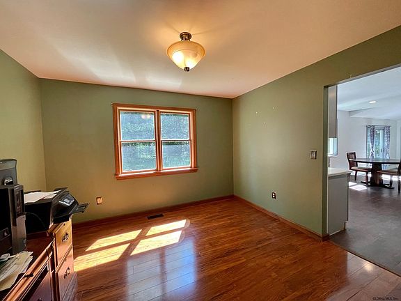 3rd image of 6 Timmons Ln