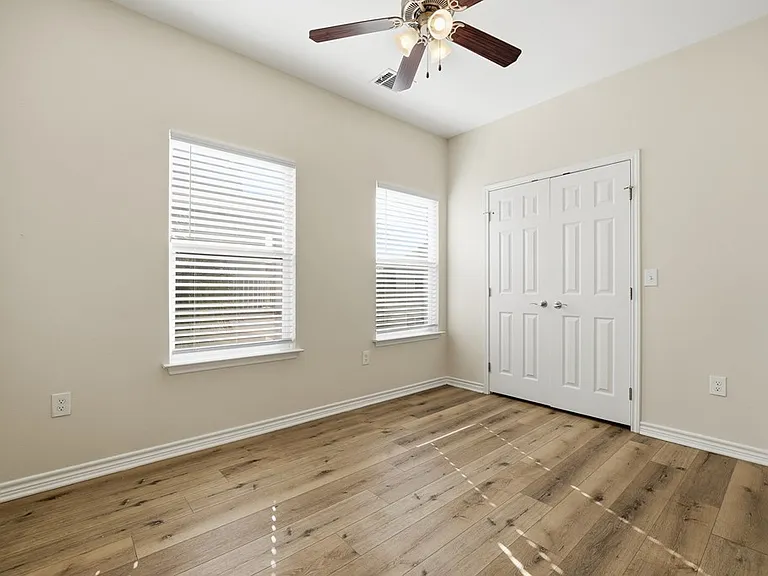 124 Lavaca Cir — Photo 19