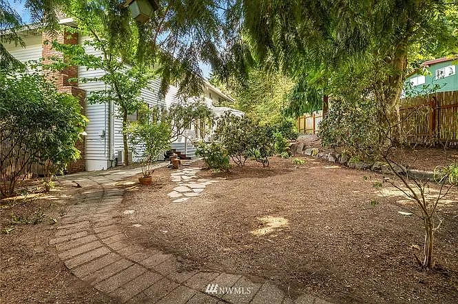 12325 24th Ave NE — Photo 34