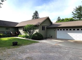 3095 N Lakeview Dr, Sanford, MI 48657