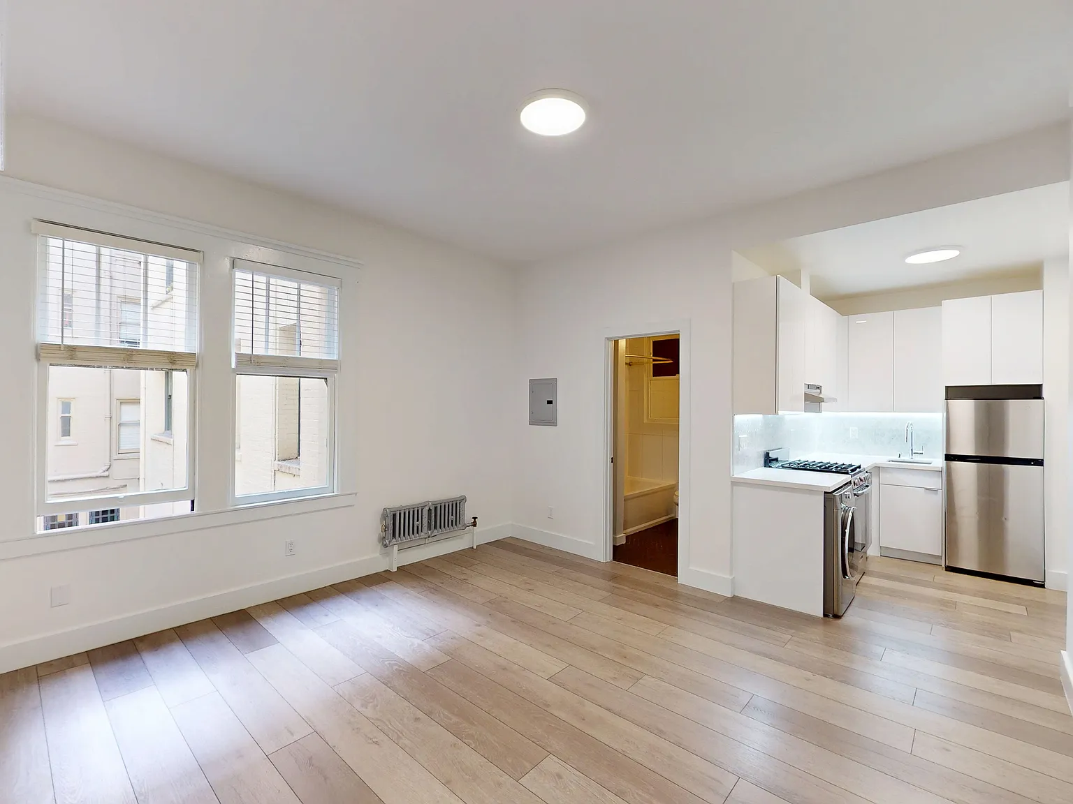 Nicely Remodeled Lower Nob Hill Studio with In-Unit Laundry & Dishwasher — Photo 2
