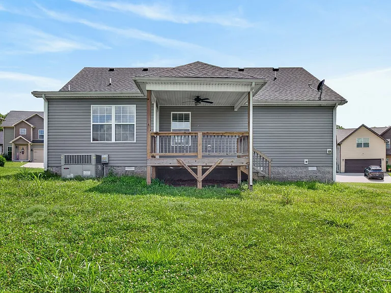 207 Geneva Ln — Photo 33