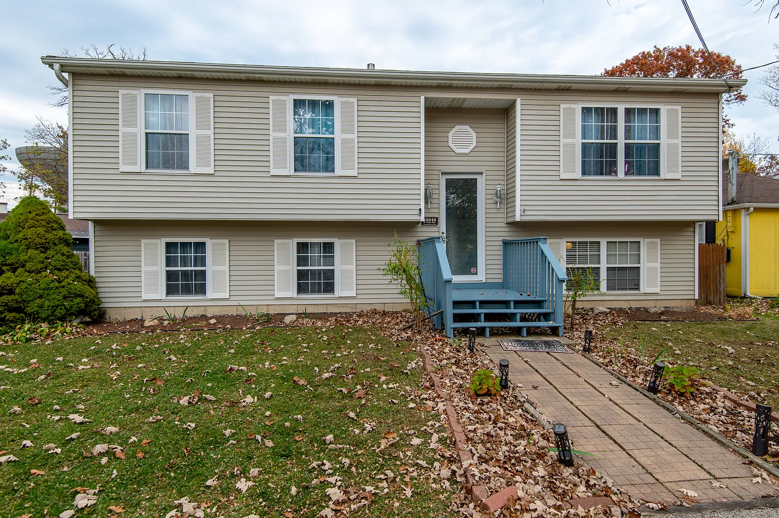 33845 N Oak St photo 1