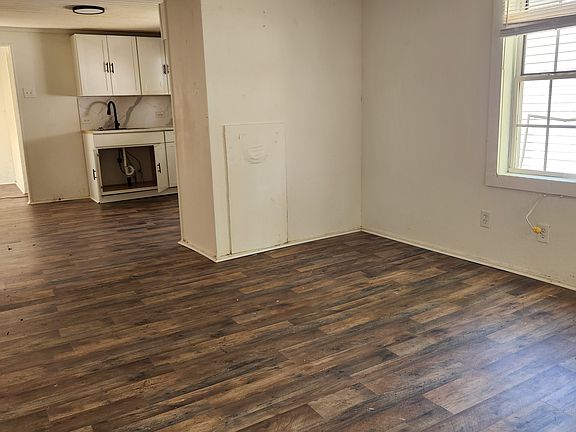 4th image of 715 White Oak Ln