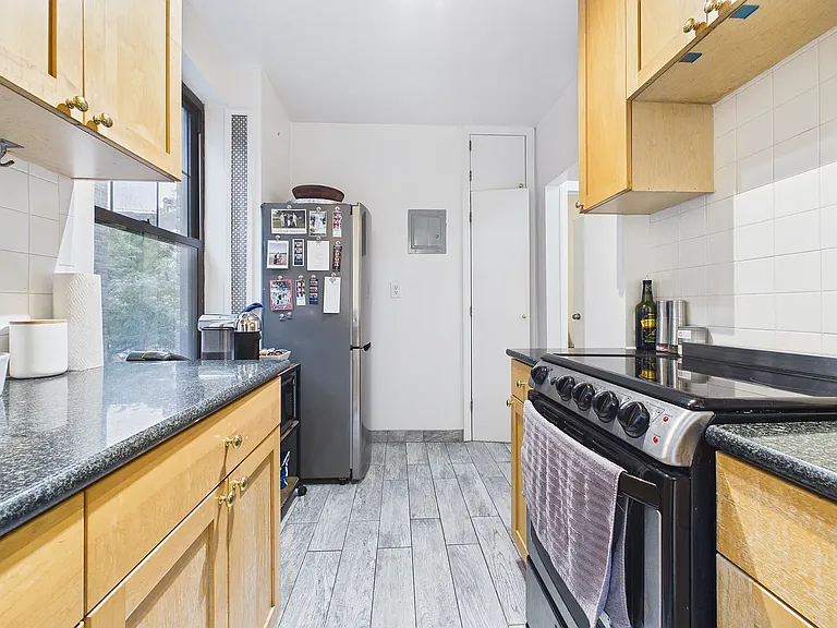 315 W 19th St #33 — Photo 7