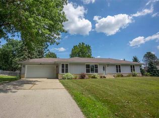 11525 Wagon Ln, Roscoe, IL 61073