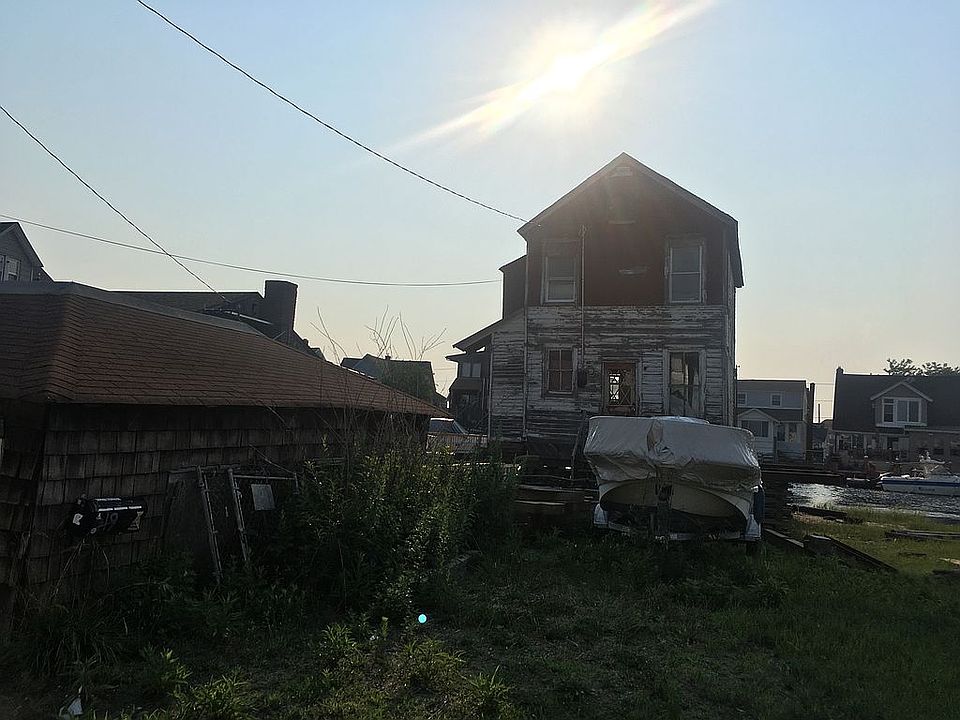 1st image of 19 1st St