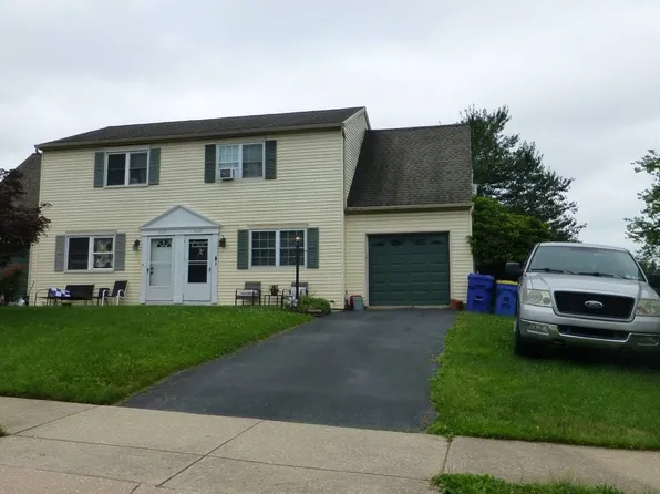 3120 Glen Hollow Dr, Dover, PA 17315