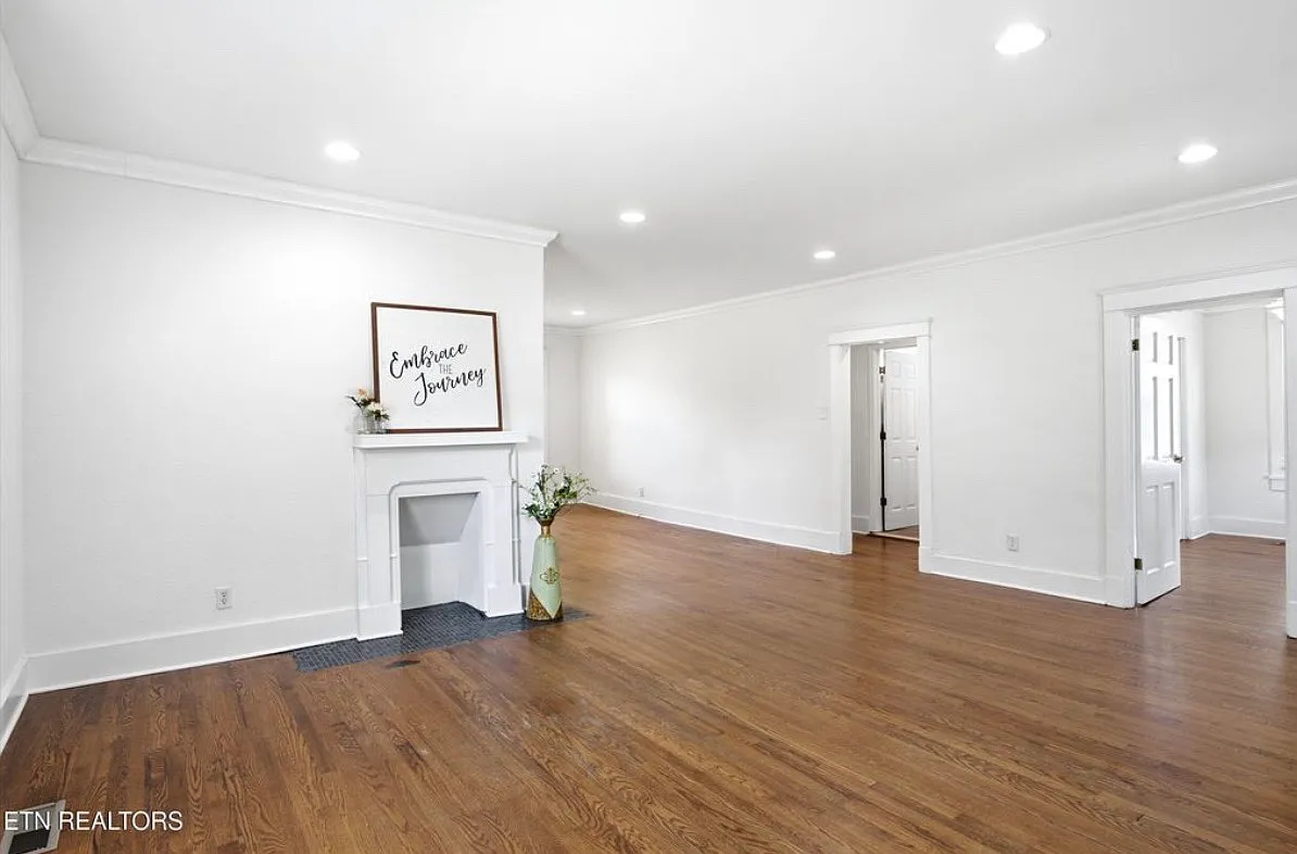 2 bed, 1049 sqft, $1,800 — Photo 4