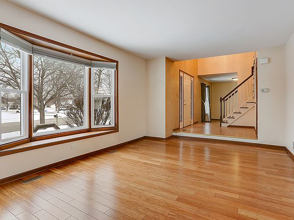 4th image of 1050 N Ashbury Ave