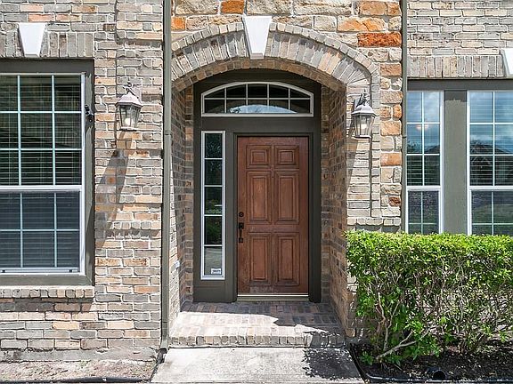 3rd image of 1711 Windy Brook Ln