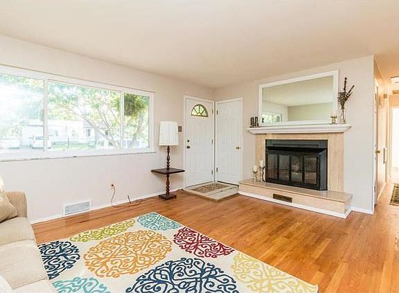 Large windows and hardwood floors.