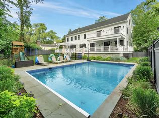 132 Lockwood Rd, Riverside, CT 06878