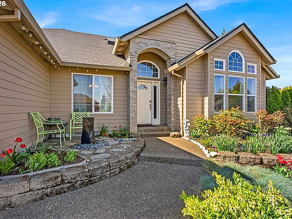 5th image of 921 Hermanson St