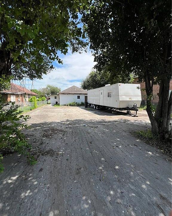 2nd image of 608 S 11th St