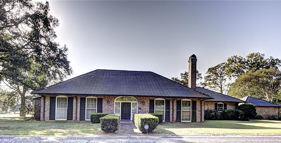 1st image of 900 Williams Ave