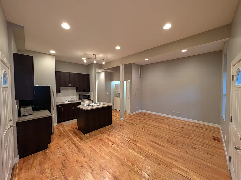 1463 W Huron St #1R — Photo 2